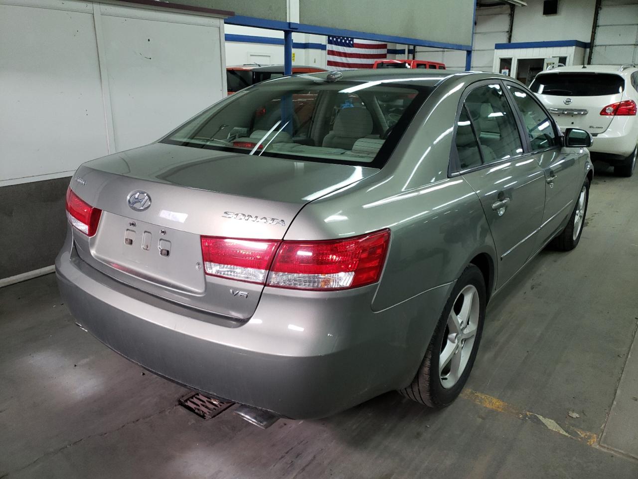 Photo 4 from auction – 2007 HYUNDAI SONATA SE with VIN 5NPEU46F47H266678