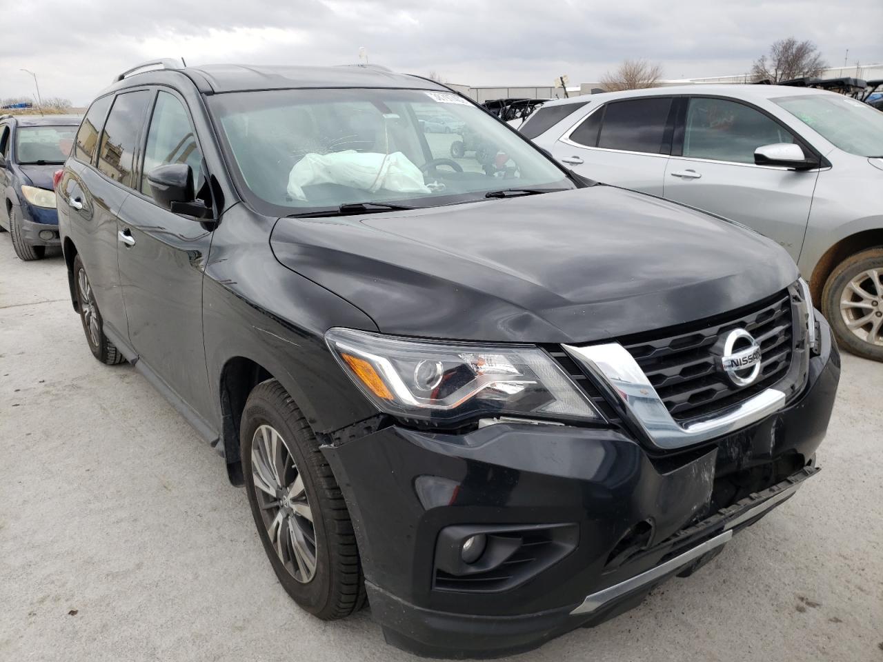 NISSAN PATHFINDER 2017 with VIN 5N1DR2MN9HC904556 - Photo from auction