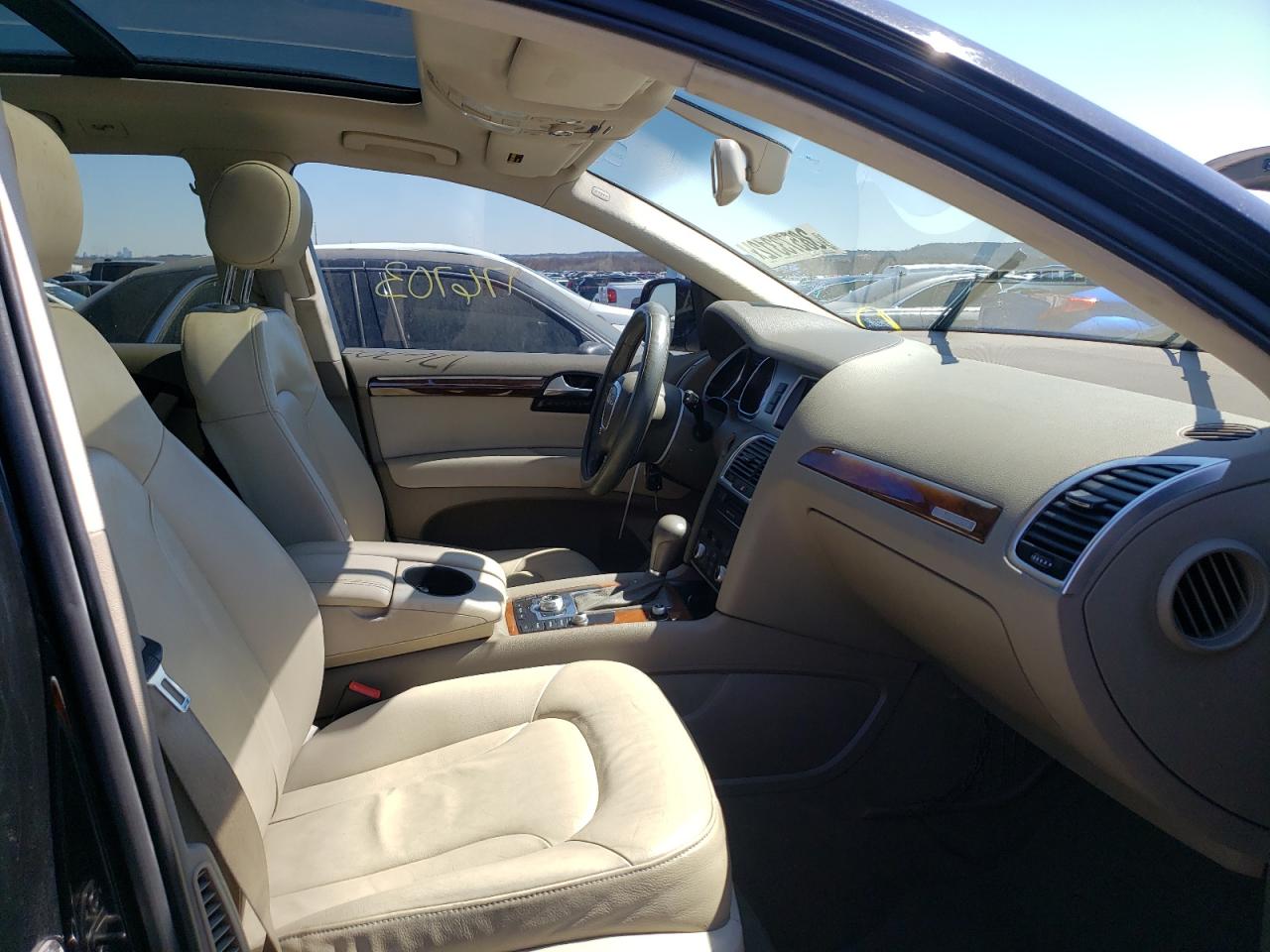Photo 5 from auction – 2010 AUDI Q7 PREMIUM with VIN WA1LYAFE6AD001379