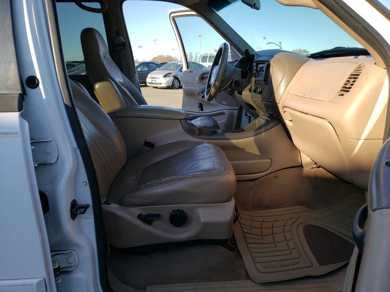 Photo 5 from auction – 1997 FORD EXPEDITION with VIN 1FMFU18L3VLC34623