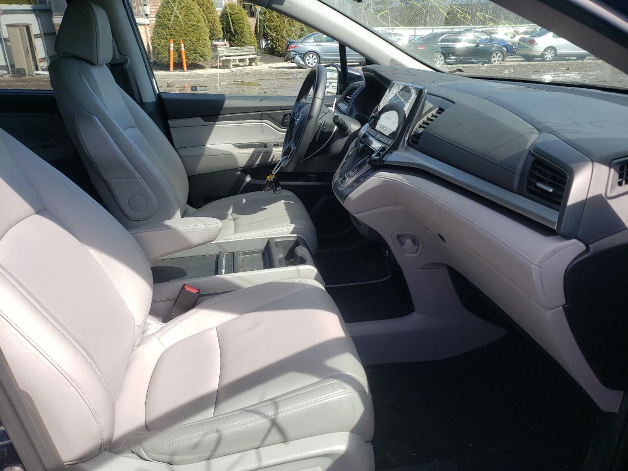 Photo 5 from auction – 2018 HONDA ODYSSEY with VIN 5FNRL6H75JB050849