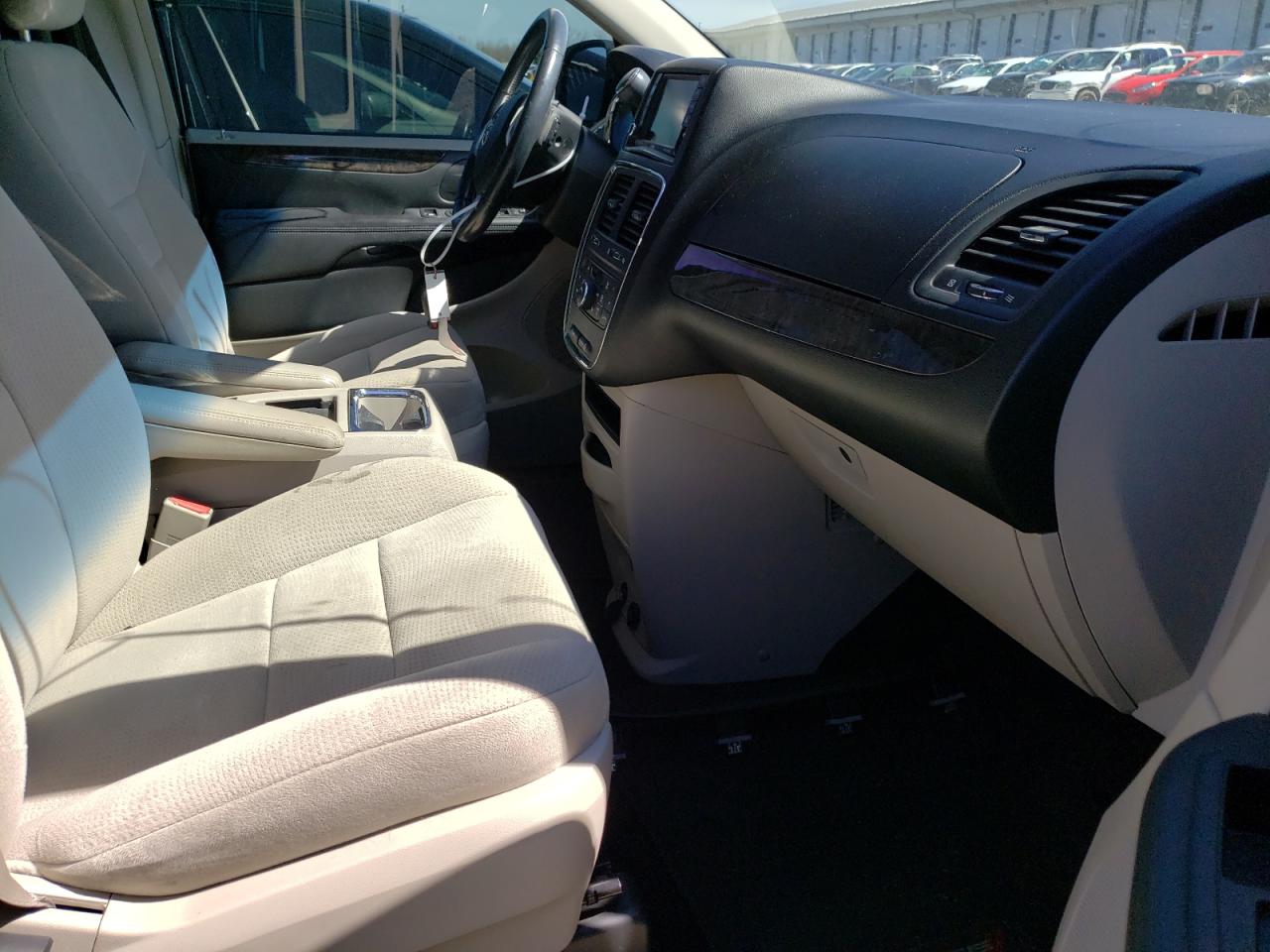 Photo 5 from auction – 2011 DODGE GRAND CARA with VIN 2D4RN5DG8BR629272