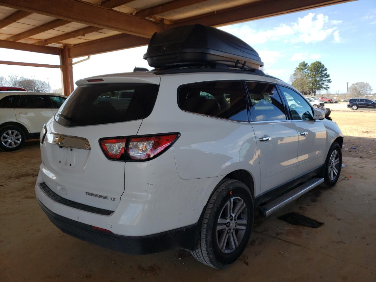 Photo 4 from auction – 2016 CHEVROLET TRAVERSE L with VIN 1GNKRHKD3GJ159023