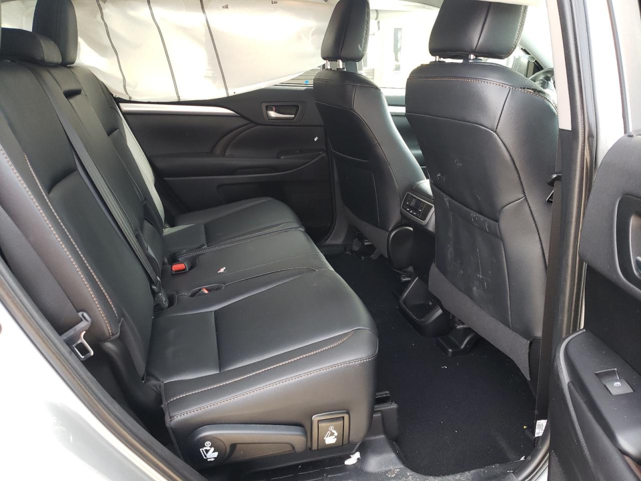 Photo 6 from auction – 2019 TOYOTA HIGHLANDER with VIN 5TDJZRFH6KS583105