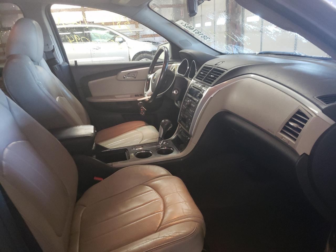 Photo 5 from auction – 2012 CHEVROLET TRAVERSE L with VIN 1GNKVLED0CJ117039