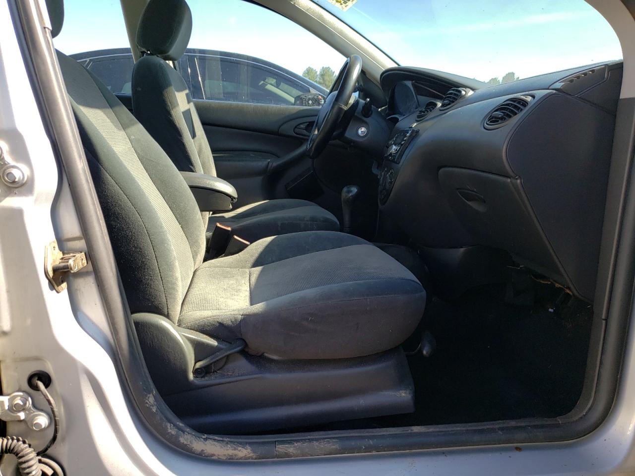 Photo 5 from auction – 2002 FORD FOCUS LX with VIN 1FAFP33P02W289094