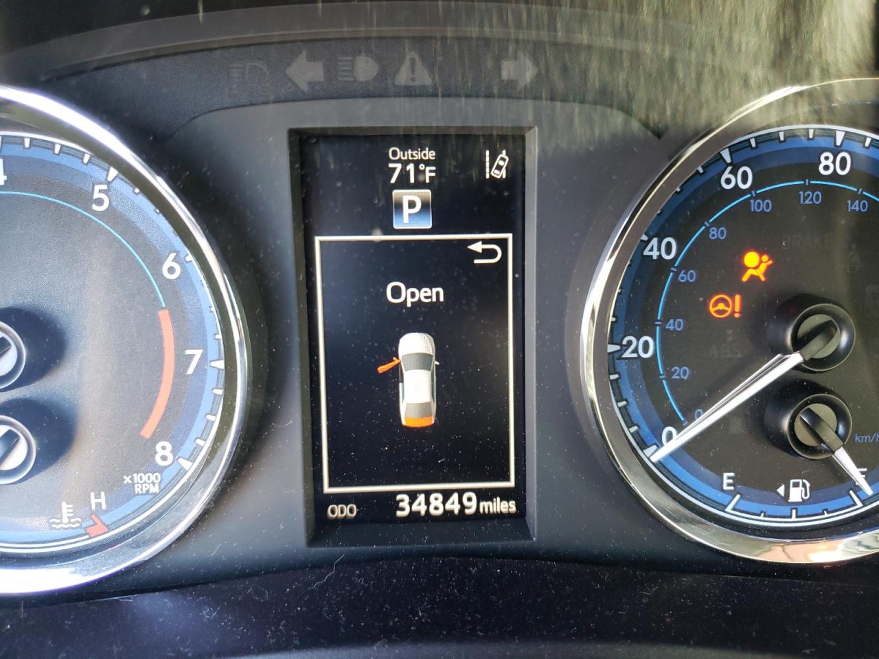 Photo 8 from auction – 2018 TOYOTA COROLLA L with VIN 5YFBURHE7JP819581