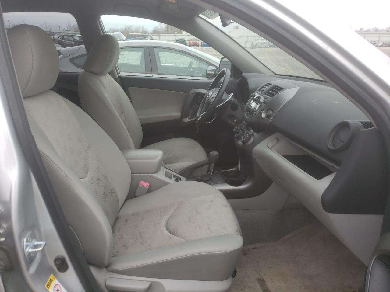 Photo 5 from auction – 2010 TOYOTA RAV4 with VIN JTMZF4DV7AD027483