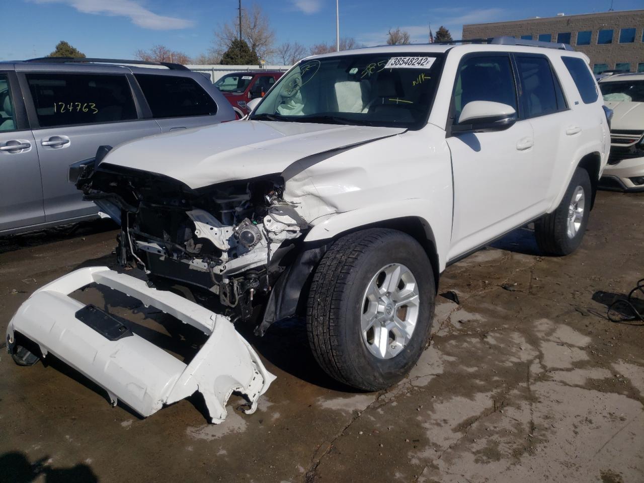 Photo 2 from auction – 2016 TOYOTA 4RUNNER SR with VIN JTEBU5JRXG5277674