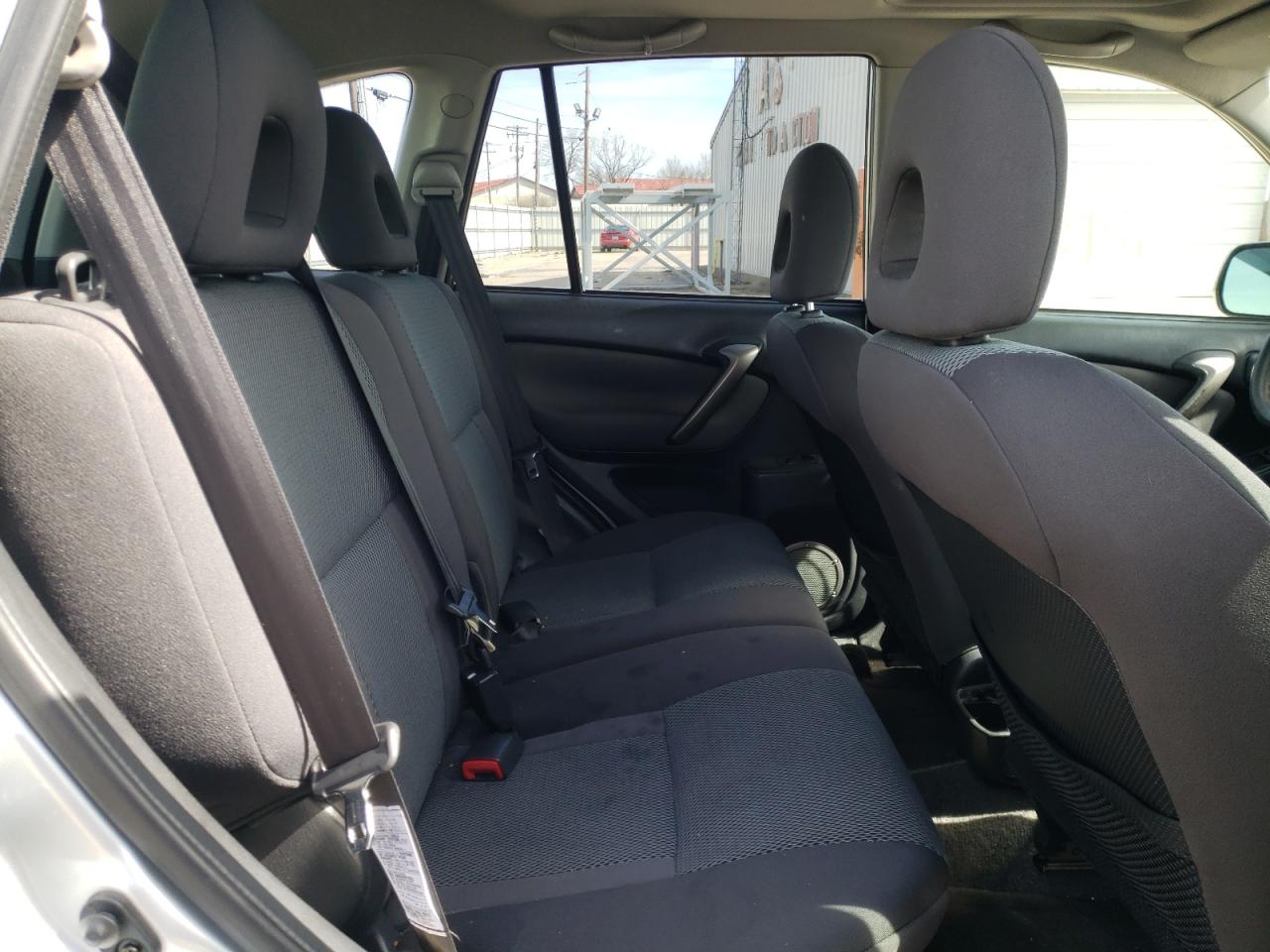 Photo 6 from auction – 2004 TOYOTA RAV4 with VIN JTEGD20V840042640