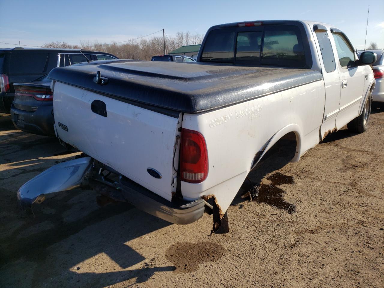 Photo 4 from auction – 2001 FORD F150 with VIN 1FTRX18W41NB53731