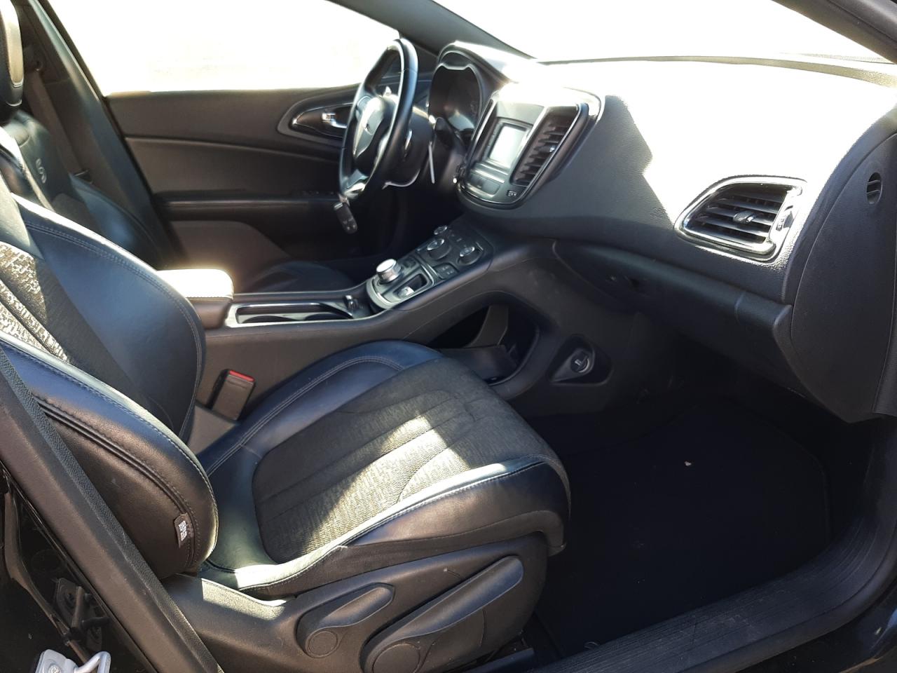 Photo 5 from auction – 2015 CHRYSLER 200 S with VIN 1C3CCCBG4FN736312