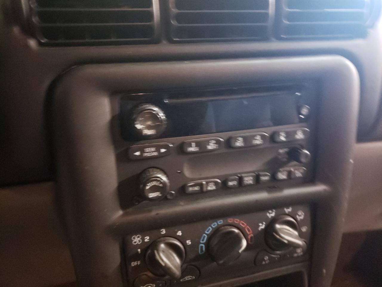 Photo 9 from auction – 2004 CHEVROLET VENTURE with VIN 1GNDX03E54D112383