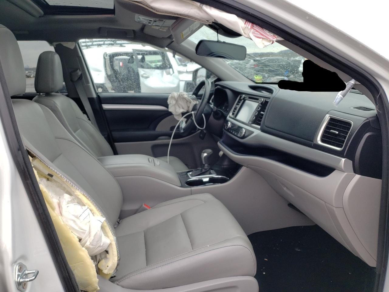 Photo 5 from auction – 2017 TOYOTA HIGHLANDER with VIN 5TDKZRFHXHS516066