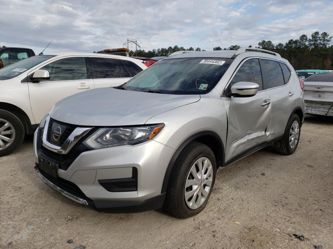 Photo 2 from auction – 2017 NISSAN ROGUE S with VIN 5N1AT2MT8HC838570
