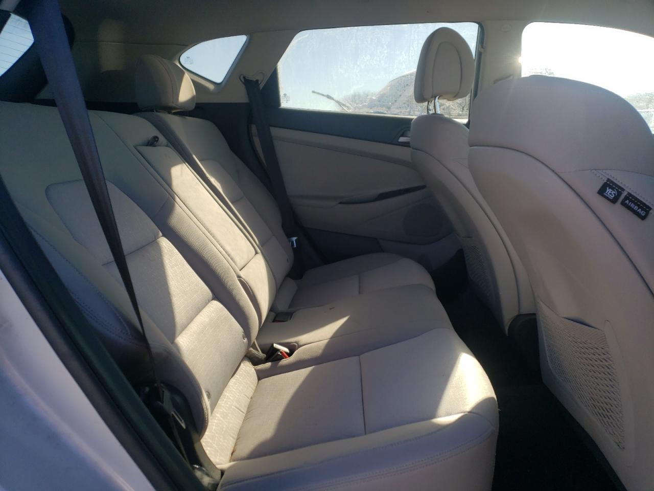 Photo 6 from auction – 2017 HYUNDAI TUCSON LIM with VIN KM8J3CA40HU289587
