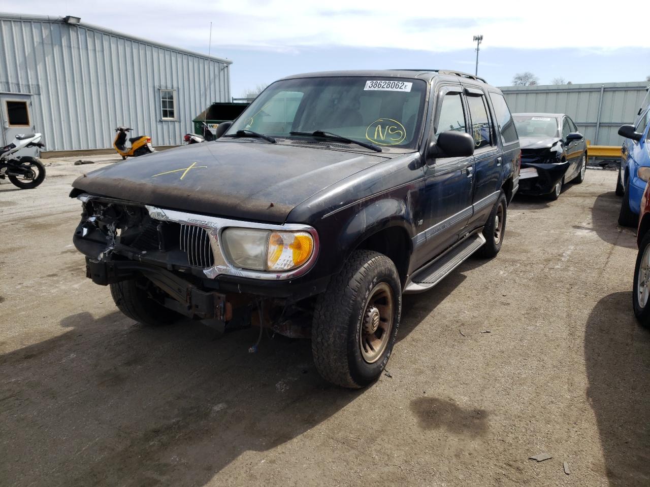 Photo 2 from auction – 2000 MERCURY MOUNTAINEE with VIN 4M2ZU86P3YUJ02907