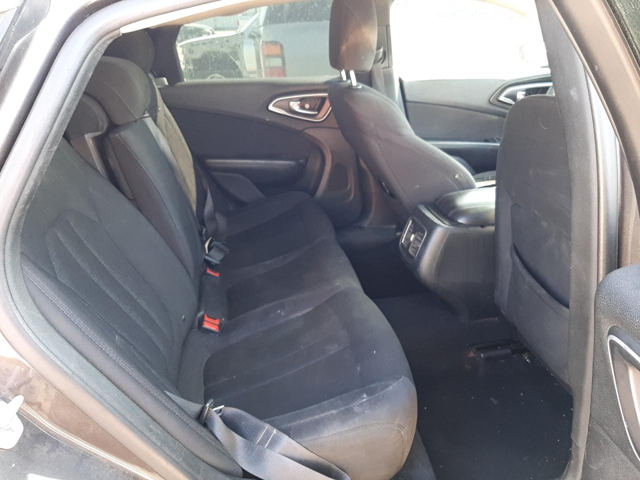 Photo 6 from auction – 2015 CHRYSLER 200 LIMITE with VIN 1C3CCCAB1FN531679