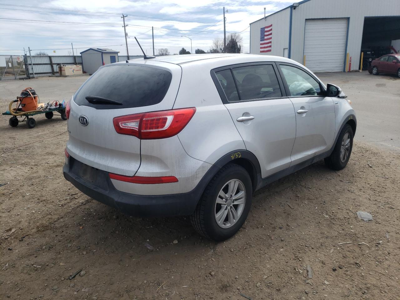 Photo 4 from auction – 2011 KIA SPORTAGE L with VIN KNDPBCA27B7080353