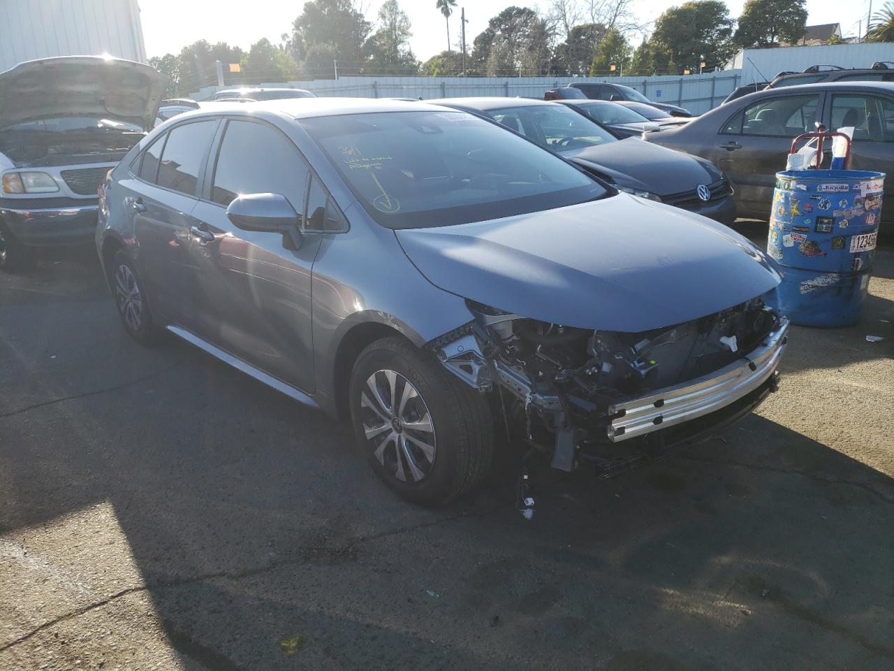 TOYOTA COROLLA LE 2022 with VIN JTDEAMDE1NJ048186 - Photo from auction
