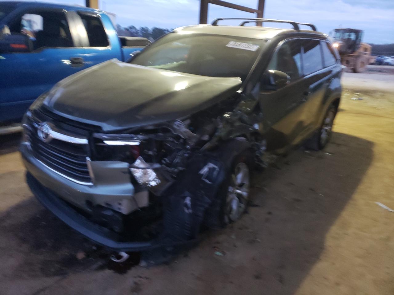 Photo 2 from auction – 2015 TOYOTA HIGHLANDER with VIN 5TDKKRFH0FS067904