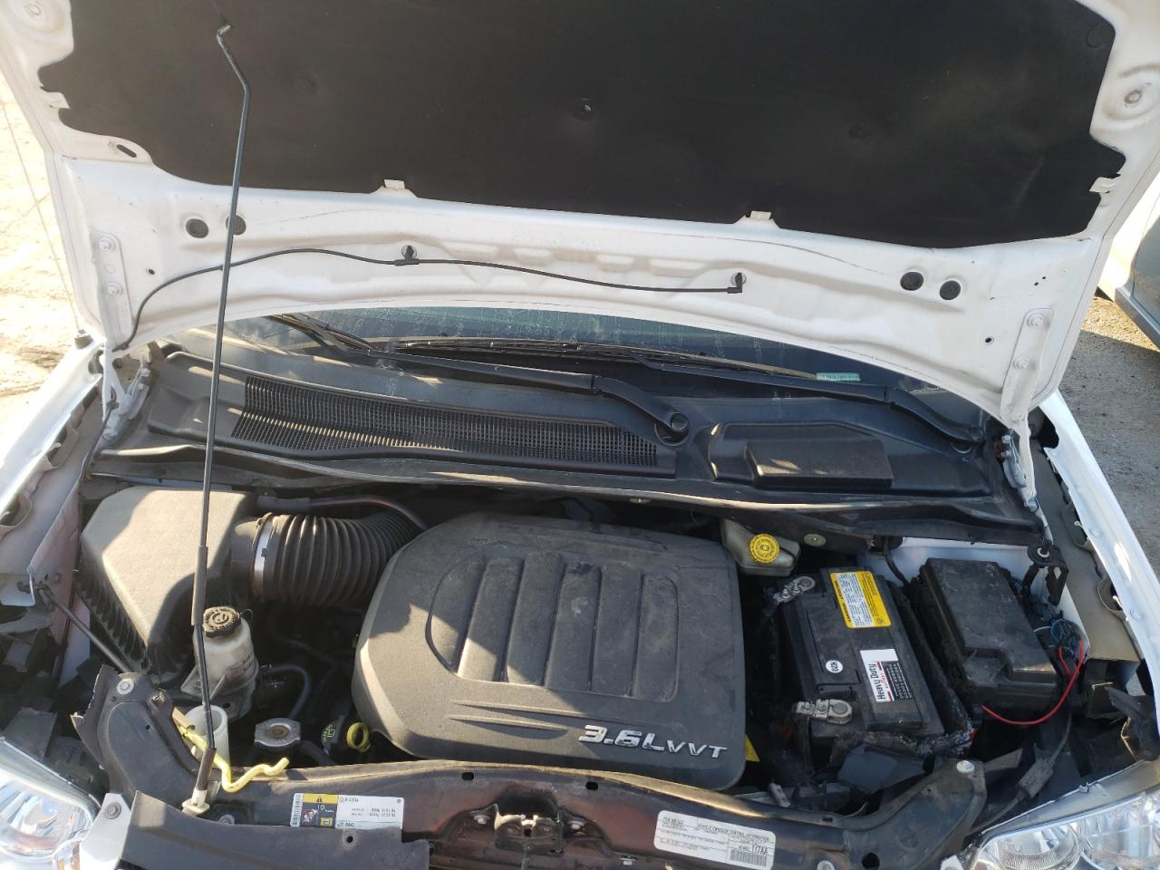 Photo 7 from auction – 2015 CHRYSLER TOWN & COU with VIN 2C4RC1CG0FR676296