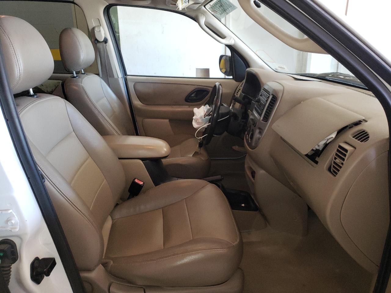 Photo 5 from auction – 2004 FORD ESCAPE XLT with VIN 1FMYU03154DA18693