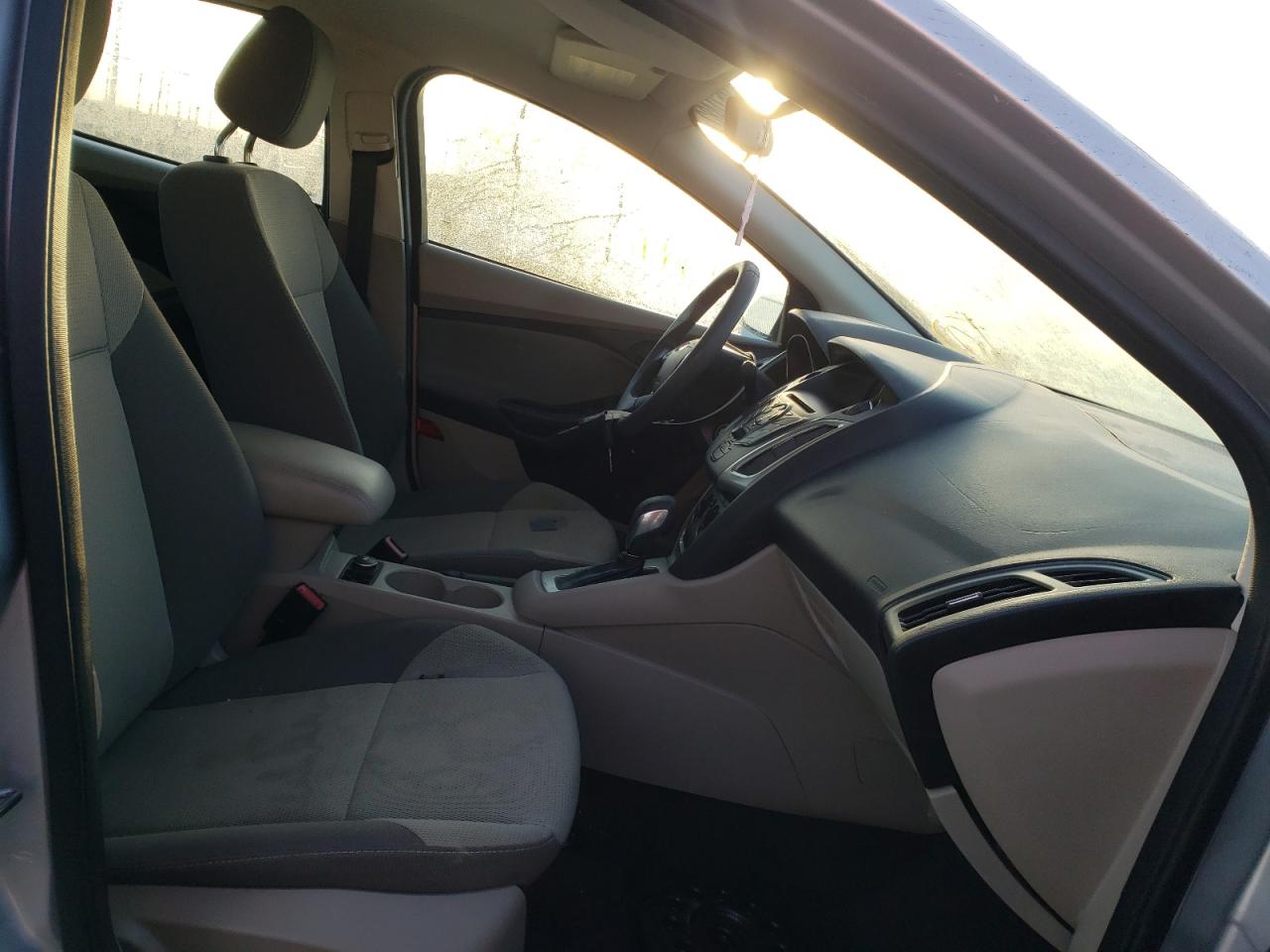Photo 5 from auction – 2012 FORD FOCUS SE with VIN 1FAHP3F22CL370528