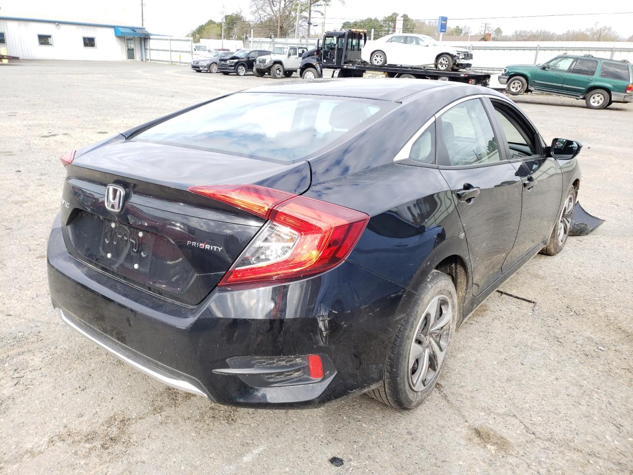 Photo 4 from auction – 2019 HONDA CIVIC LX with VIN 19XFC2F60KE041053