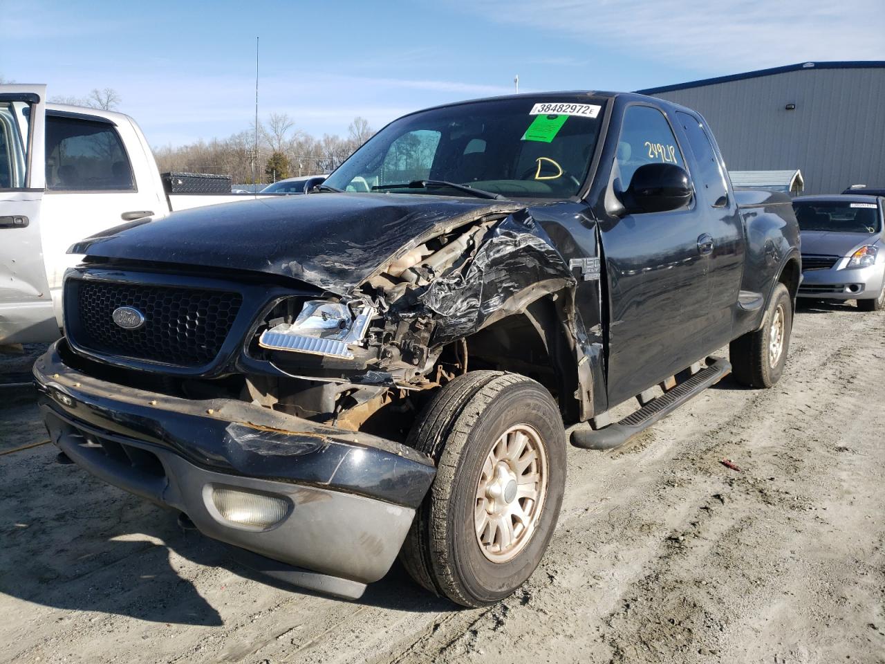 Photo 2 from auction – 2002 FORD F150 with VIN 1FTRX08W62KB62332
