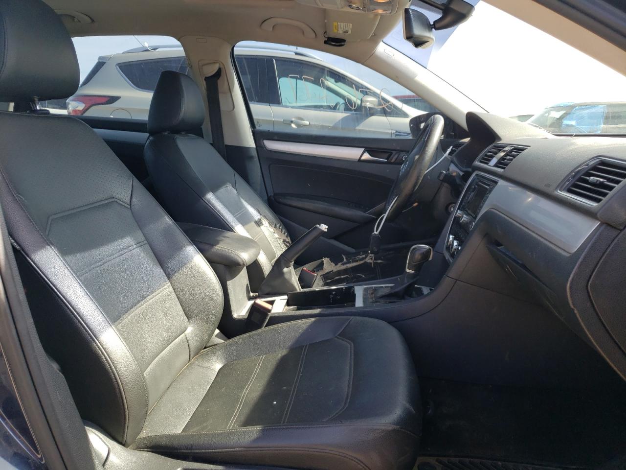 Photo 5 from auction – 2012 VOLKSWAGEN PASSAT SE with VIN 1VWBP7A38CC042891