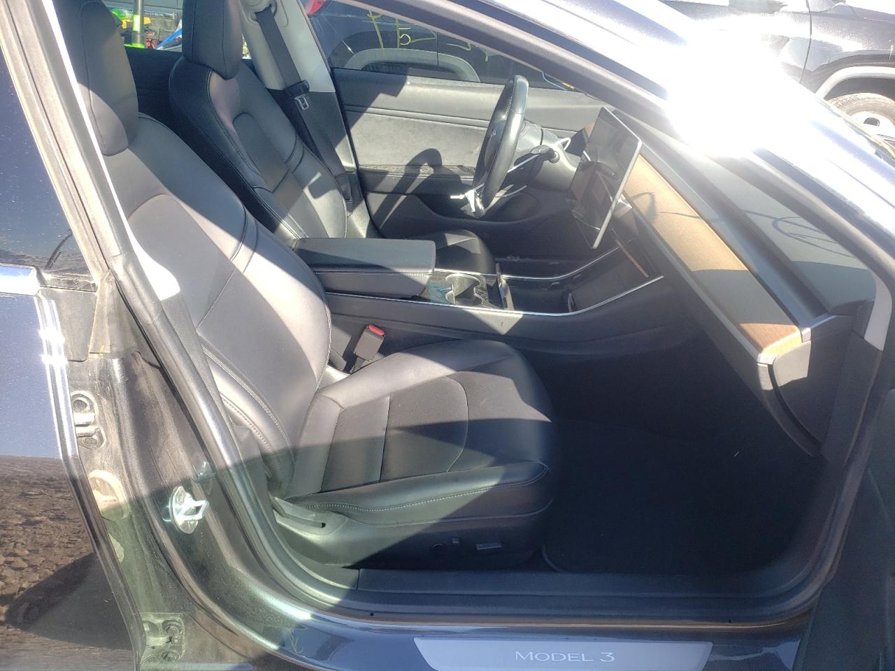 Photo 5 from auction – 2018 TESLA MODEL 3 with VIN 5YJ3E1EA1JF005040