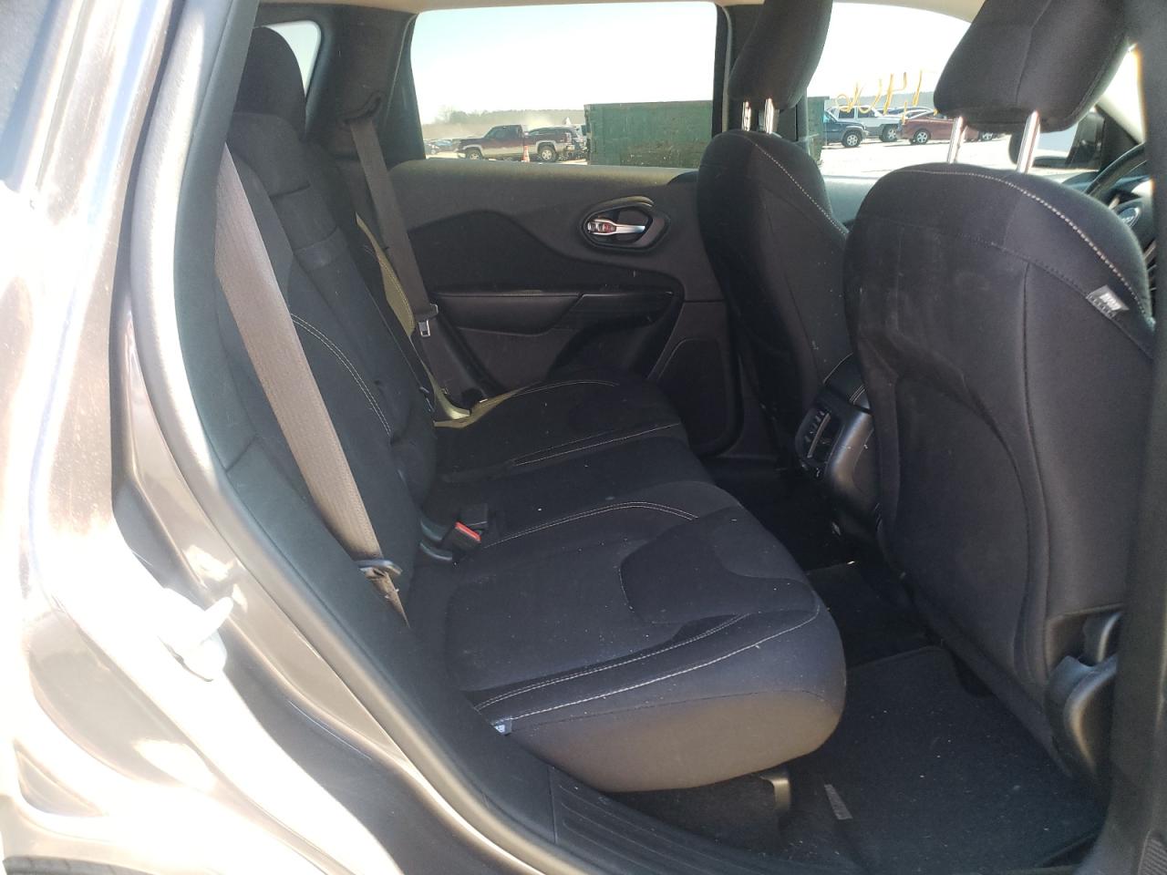 Photo 6 from auction – 2016 JEEP CHEROKEE L with VIN 1C4PJLCB3GW207886