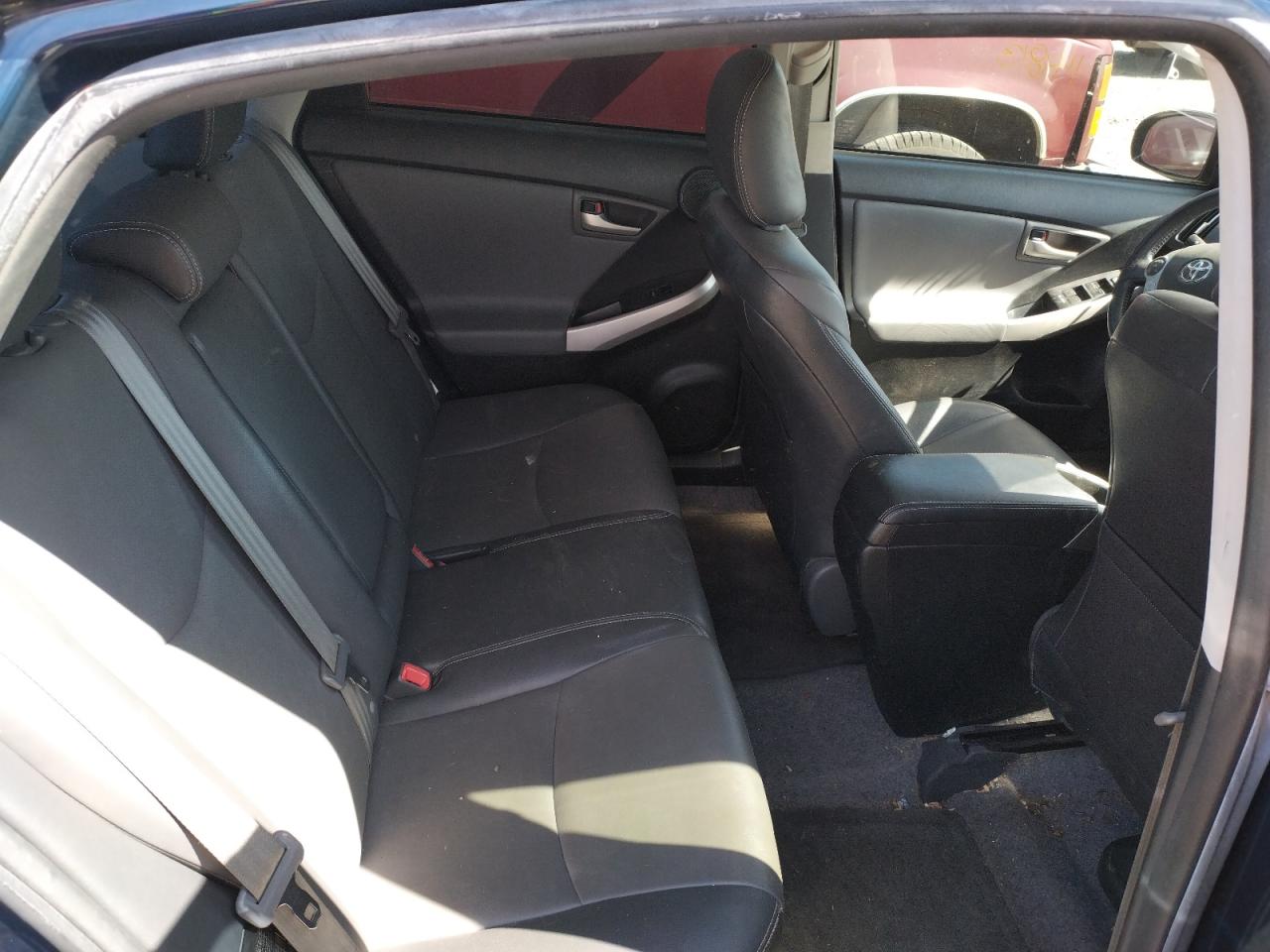 Photo 6 from auction – 2014 TOYOTA PRIUS with VIN JTDKN3DU4E0363367