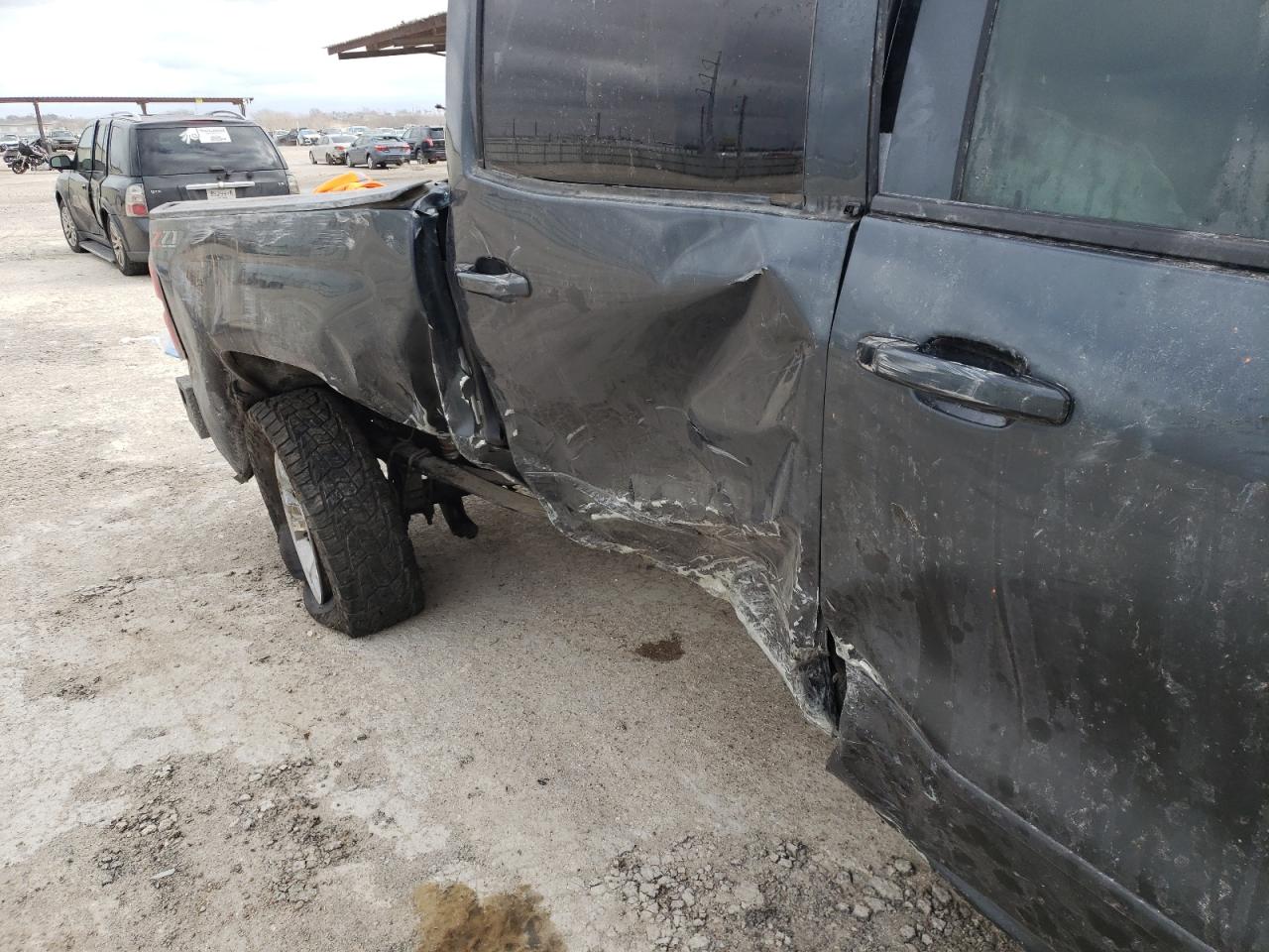 Photo 9 from auction – 2018 CHEVROLET SILVERADO with VIN 3GCUKREC3JG109889
