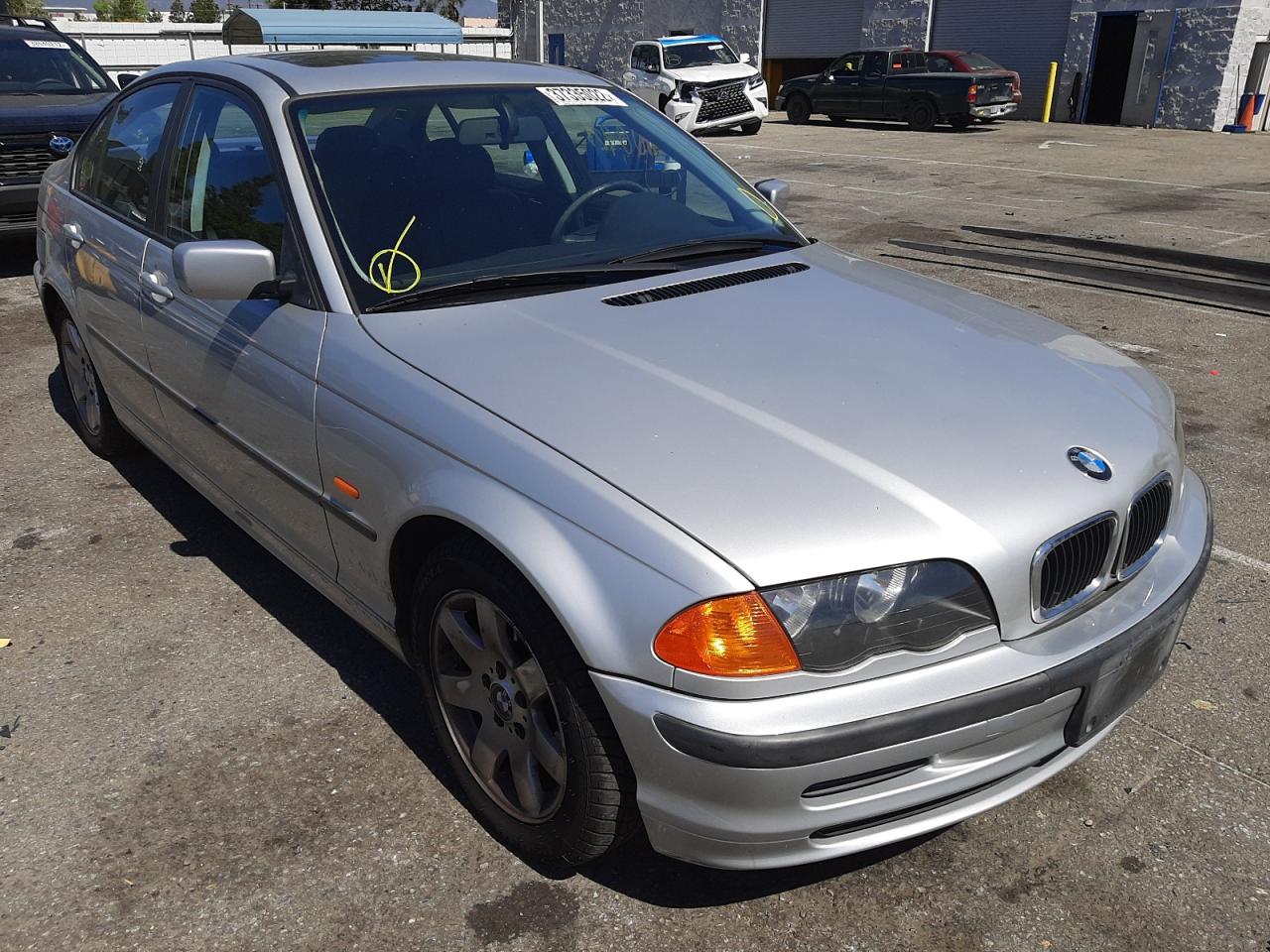 BMW 323 I 2000 with VIN WBAAM3342YCA94417 - Photo from auction