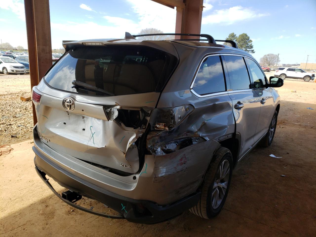 Photo 4 from auction – 2015 TOYOTA HIGHLANDER with VIN 5TDKKRFH1FS113515