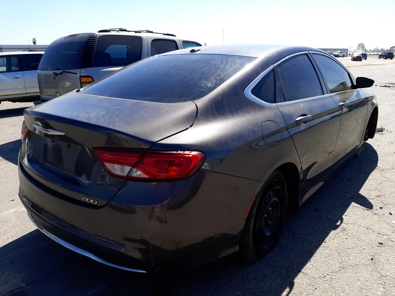 Photo 4 from auction – 2015 CHRYSLER 200 LIMITE with VIN 1C3CCCAB1FN531679