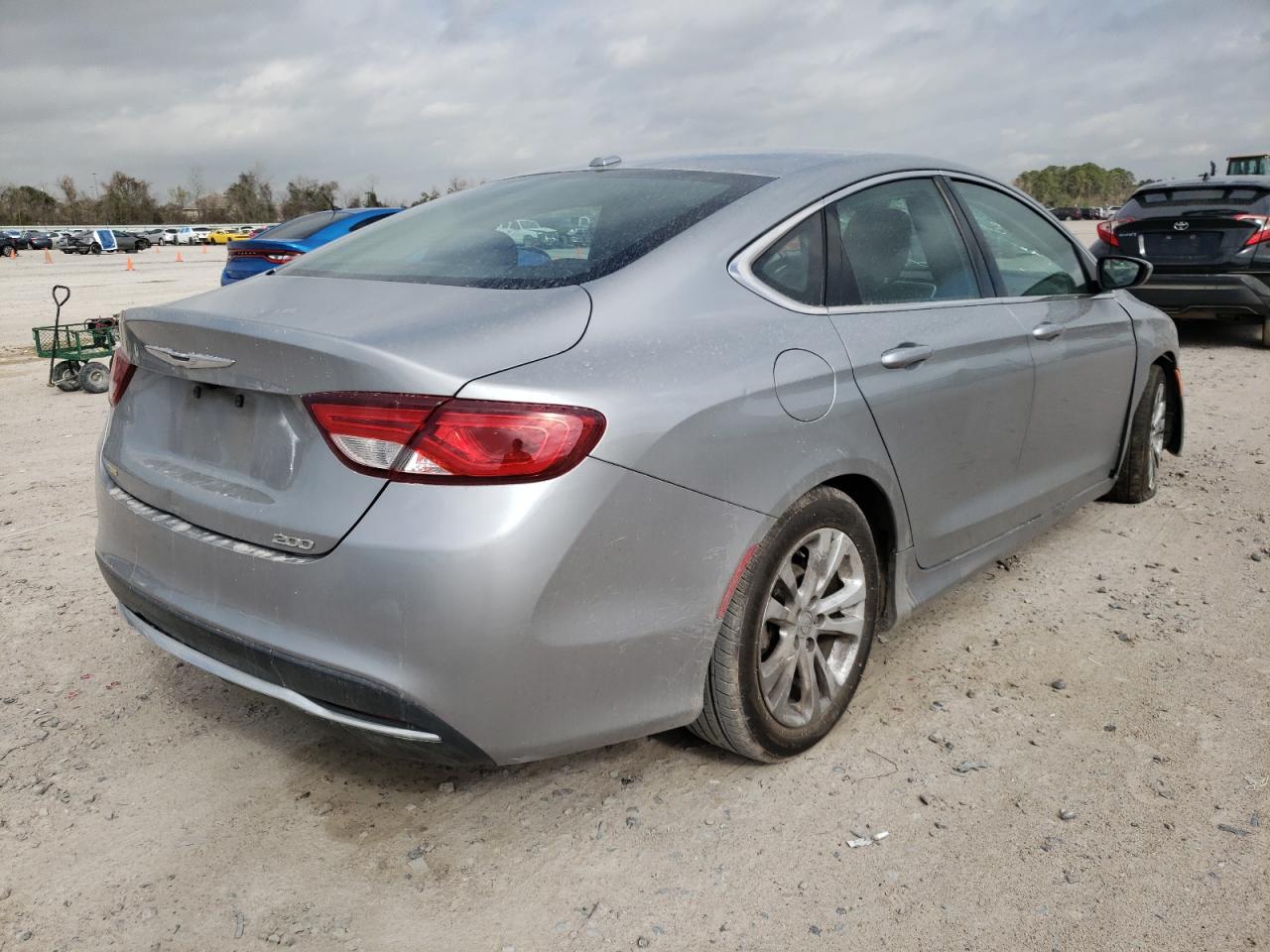 Photo 4 from auction – 2015 CHRYSLER 200 LIMITE with VIN 1C3CCCAB9FN666277
