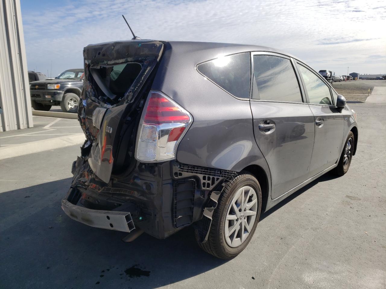 Photo 4 from auction – 2016 TOYOTA PRIUS V with VIN JTDZN3EU3GJ046156
