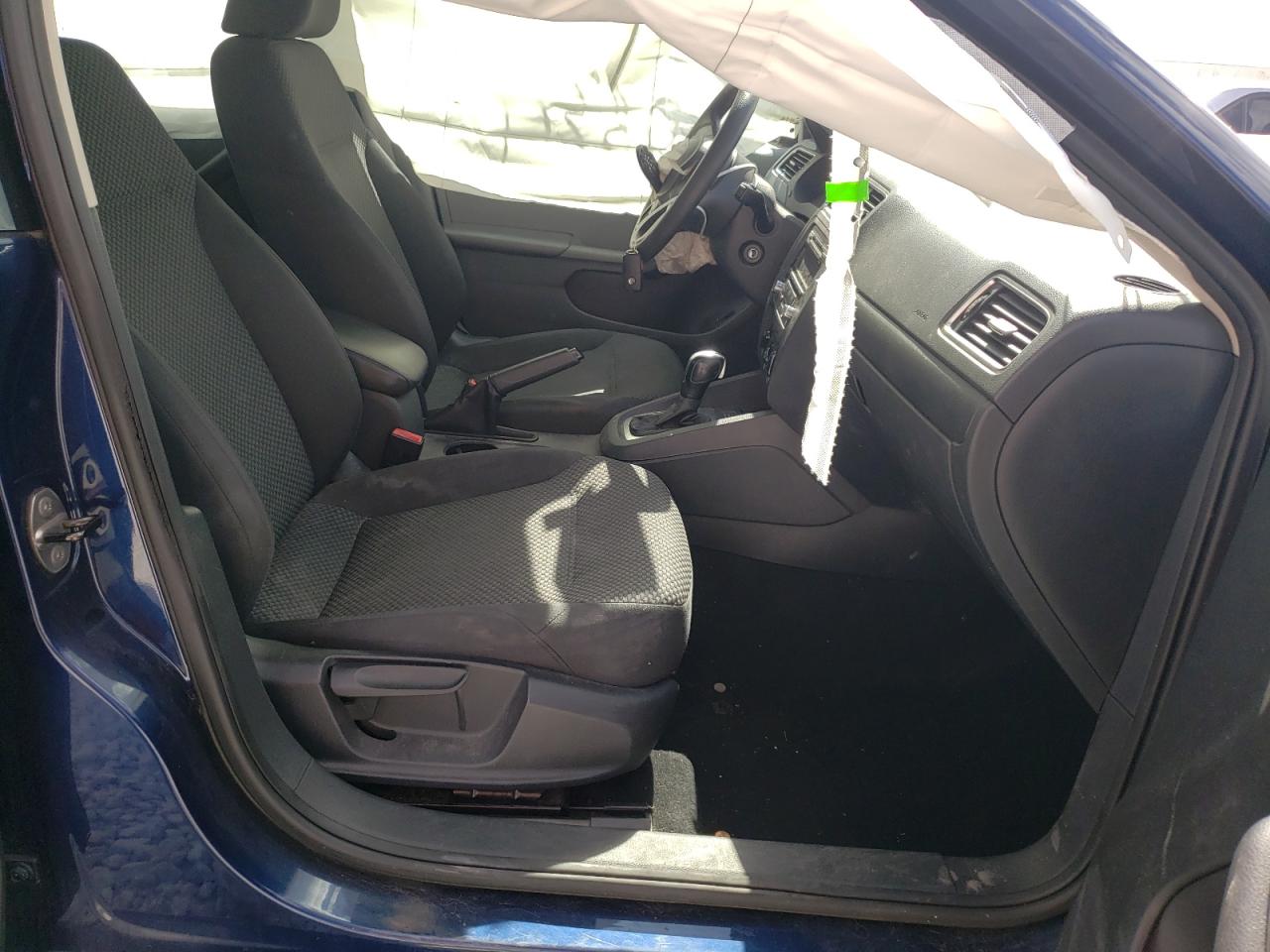 Photo 5 from auction – 2014 VOLKSWAGEN JETTA BASE with VIN 3VW2K7AJ3EM382741