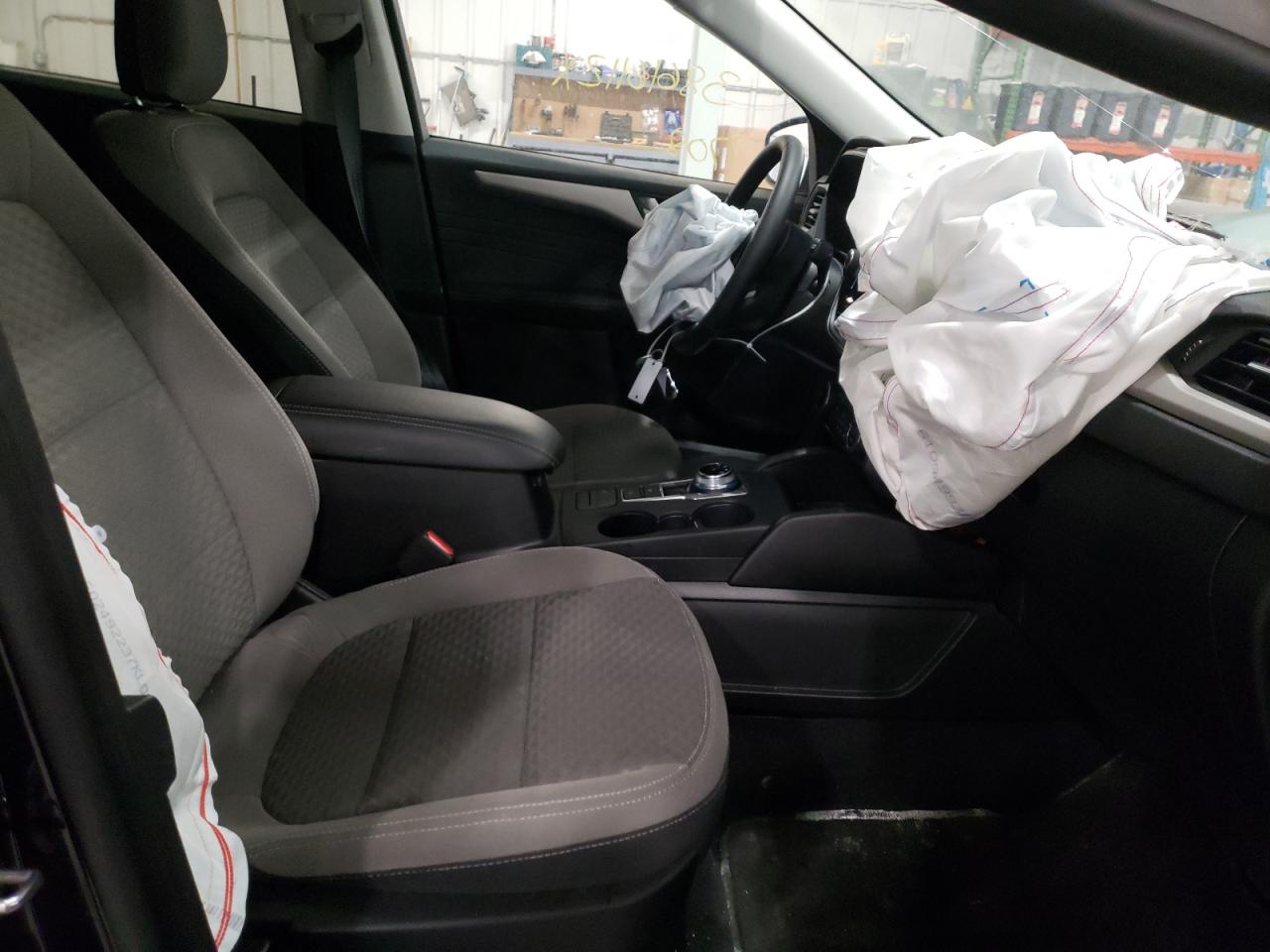Photo 5 from auction – 2021 FORD ESCAPE SE with VIN 1FMCU9G69MUB07154