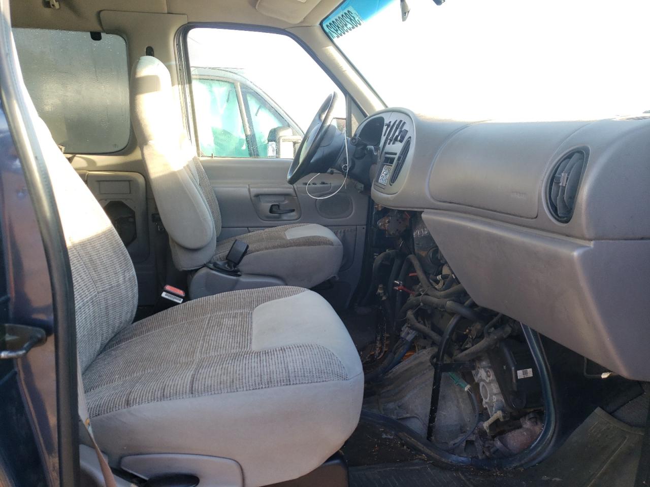 Photo 5 from auction – 1998 FORD ECONOLINE with VIN 1FBNE31L9WHB69675