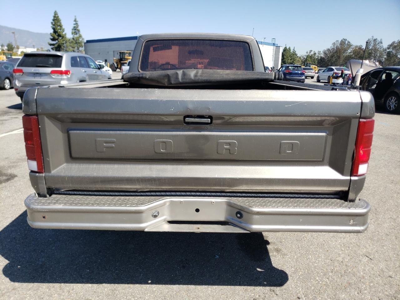 Photo 6 from auction – 1984 FORD F150 with VIN 1FTDF15F7EPB46753