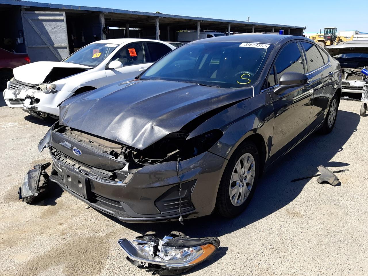 Photo 2 from auction – 2019 FORD FUSION S with VIN 3FA6P0G70KR115487