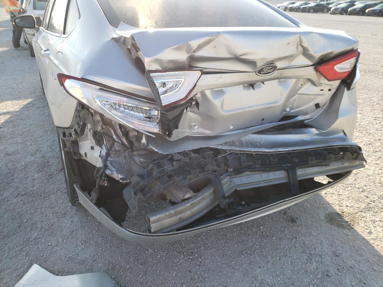 Photo 9 from auction – 2016 FORD FUSION SE with VIN 3FA6P0H78GR213852