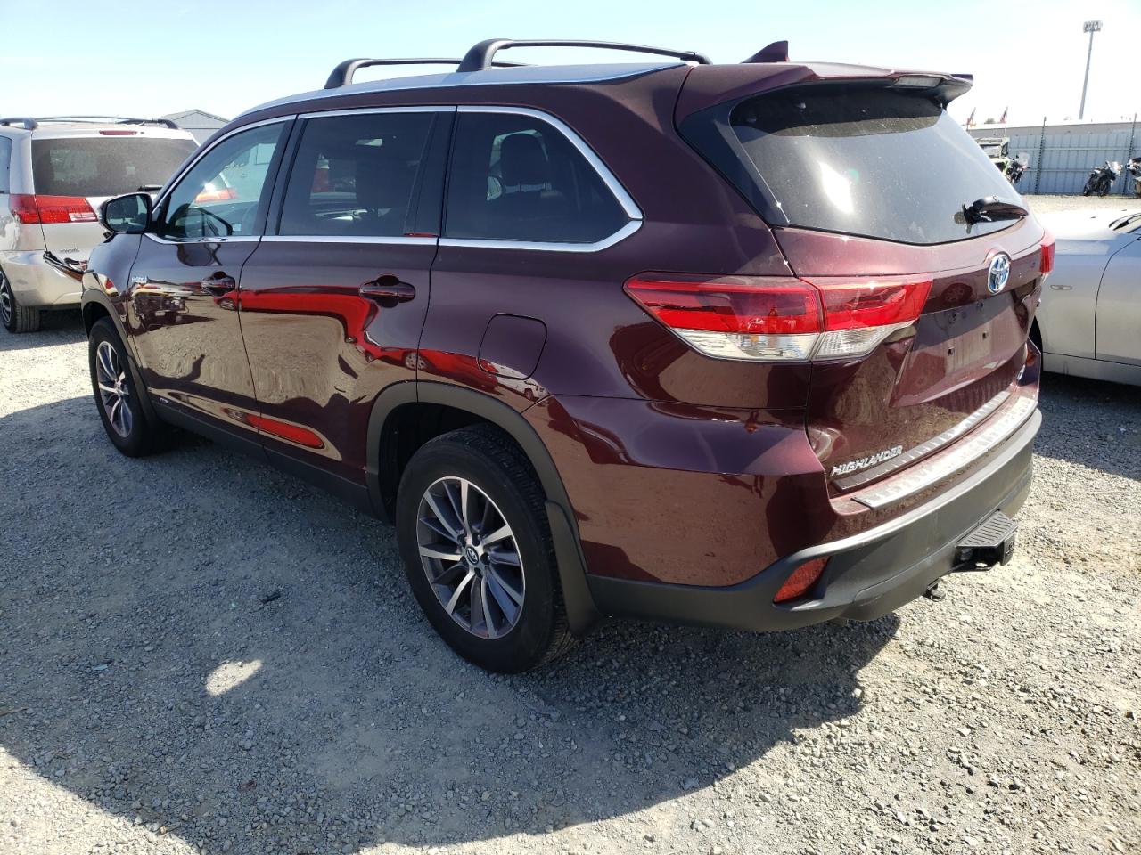 Photo 3 from auction – 2019 TOYOTA HIGHLANDER with VIN 5TDJGRFH6KS072628