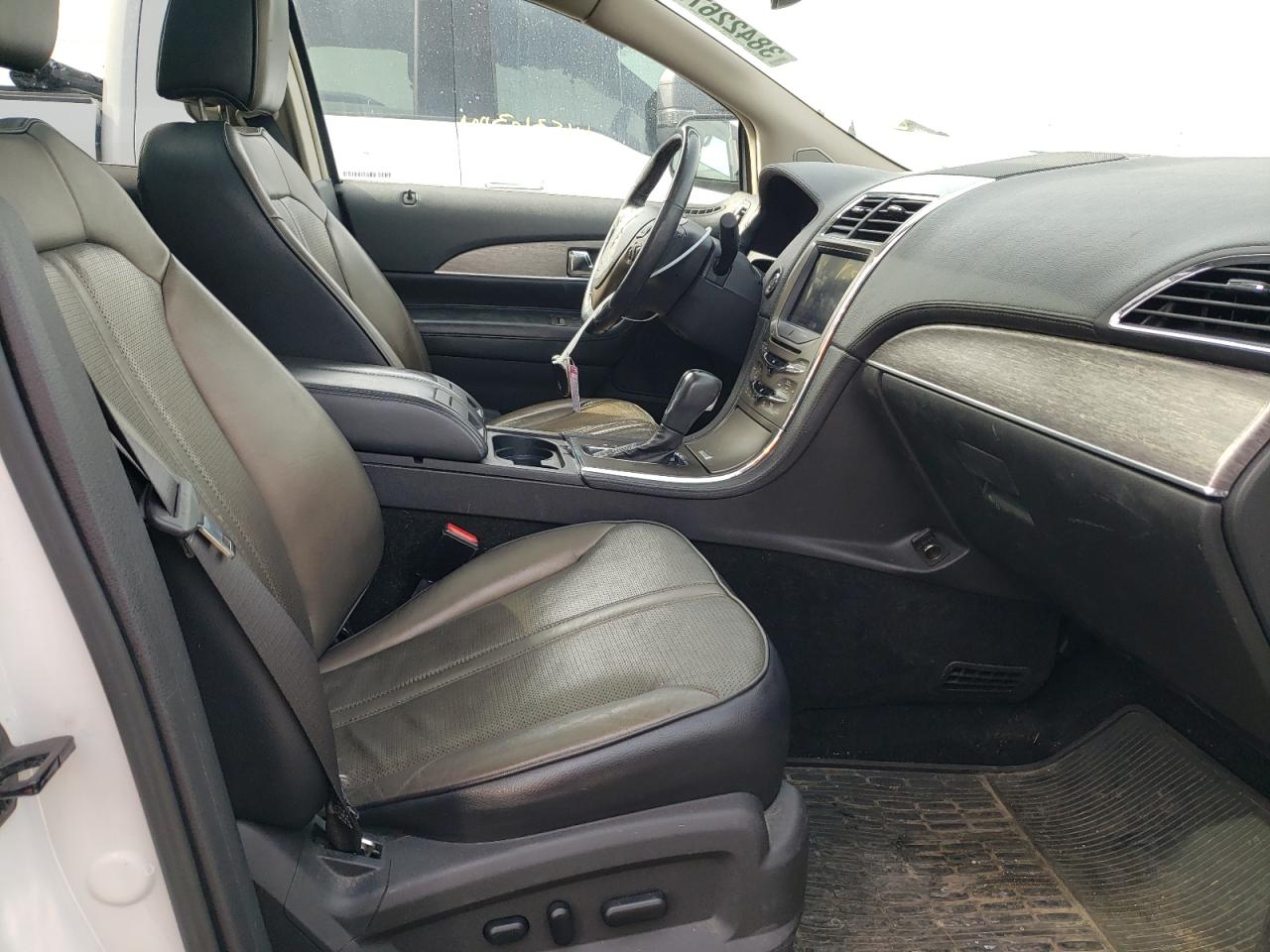 Photo 5 from auction – 2011 LINCOLN MKX with VIN 2LMDJ8JK4BBJ17532