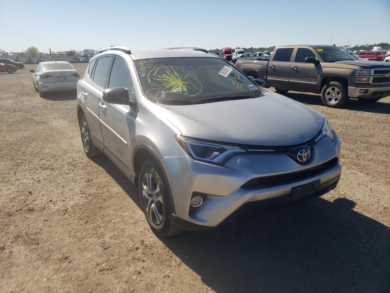 Photo 1 from auction – 2018 TOYOTA RAV4 LE with VIN JTMZFREV6JJ210922