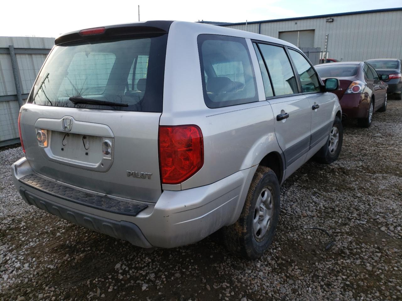 Photo 4 from auction – 2005 HONDA PILOT LX with VIN 2HKYF18105H558753